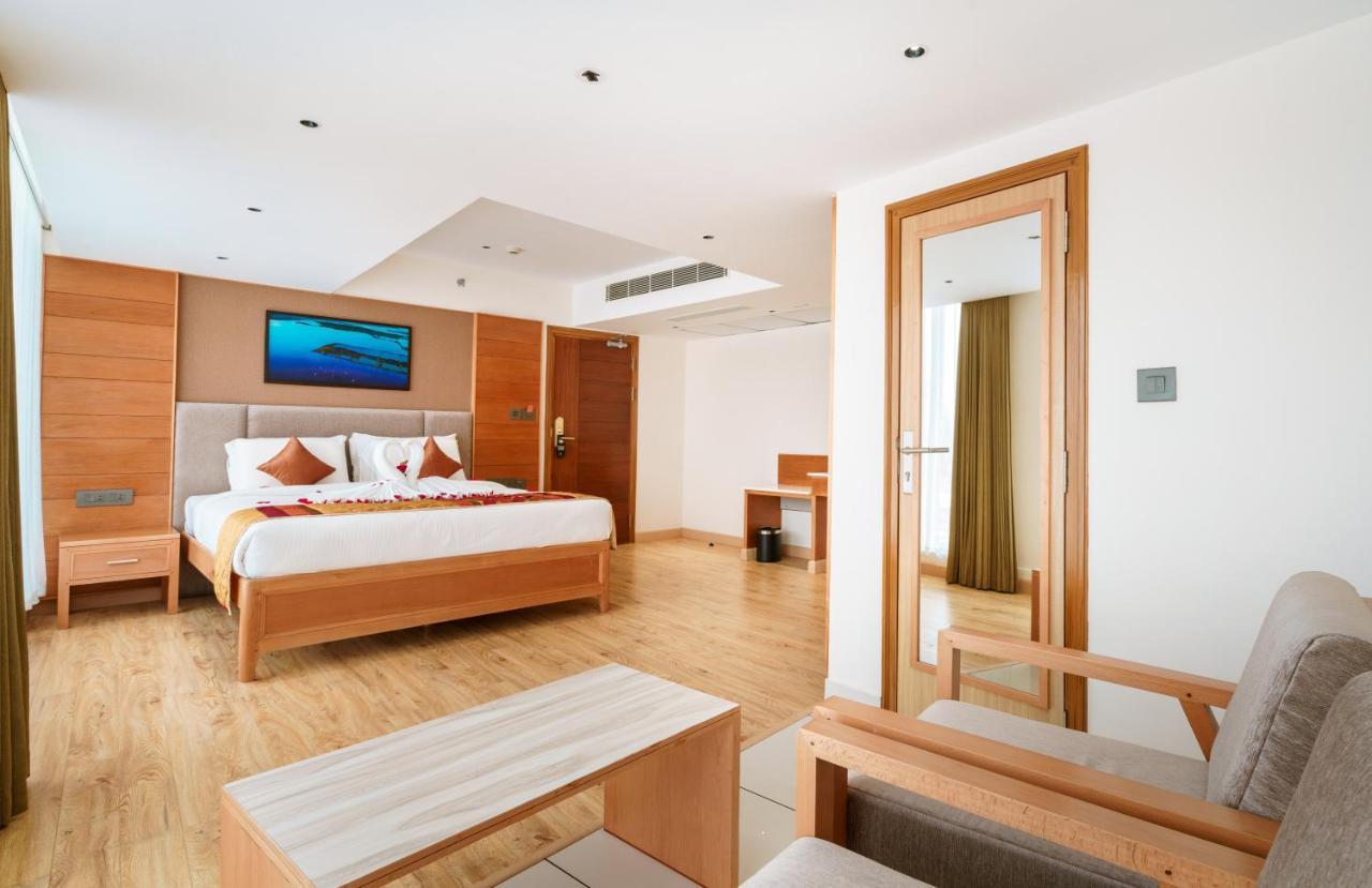 Townbridge Hotels & Suites Kochi Esterno foto
