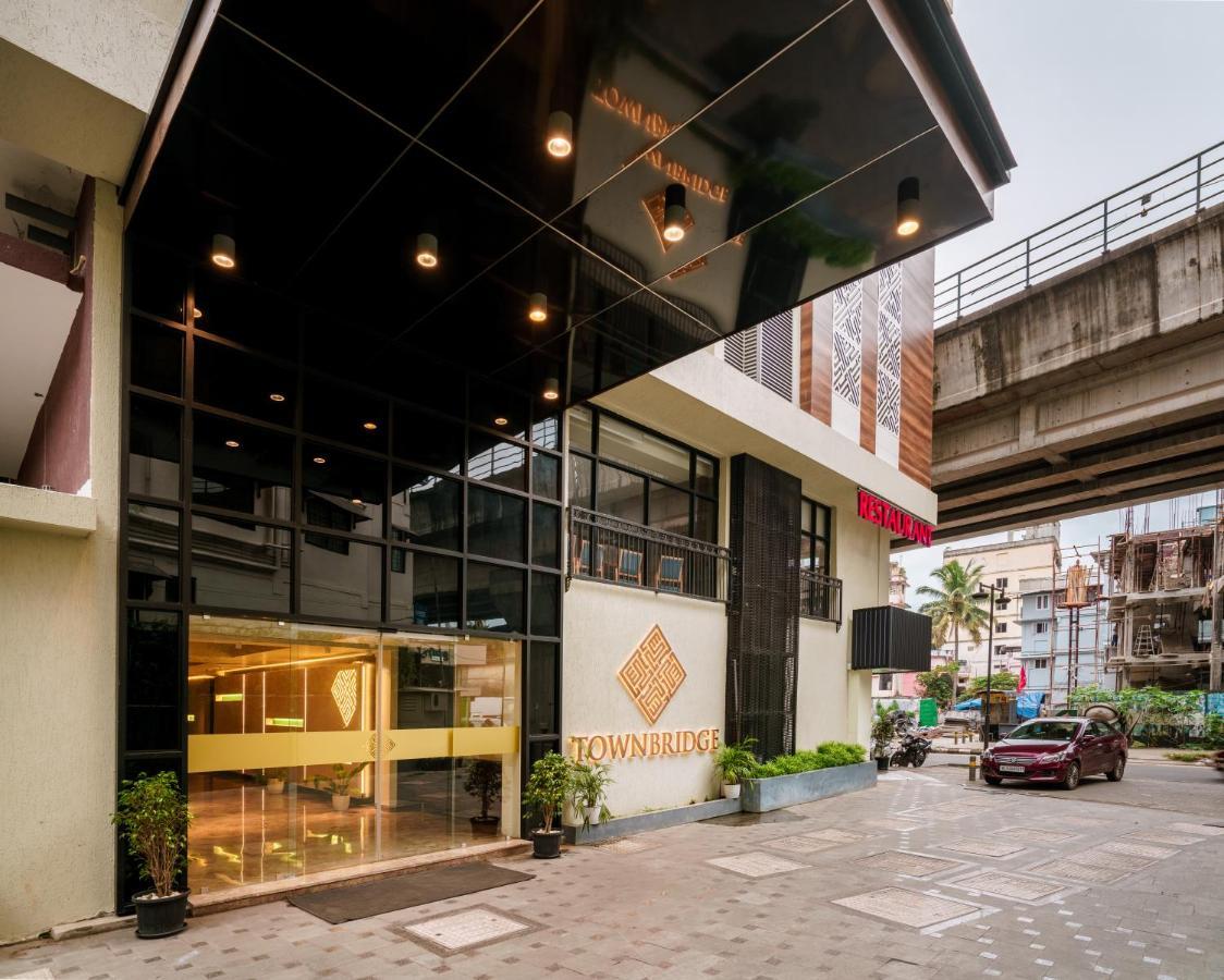 Townbridge Hotels & Suites Kochi Esterno foto