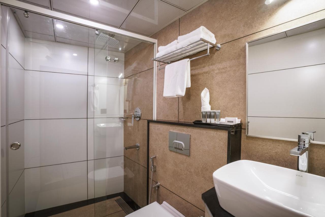Townbridge Hotels & Suites Kochi Esterno foto