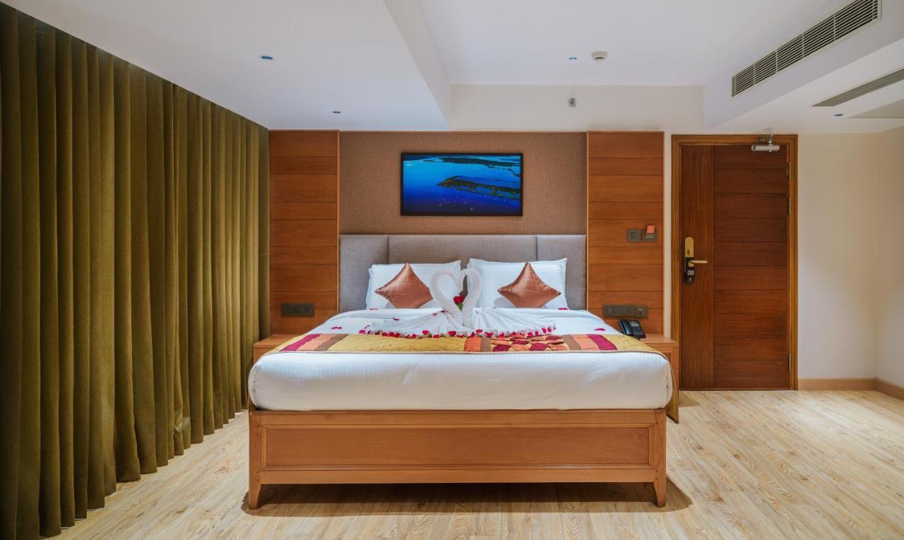 Townbridge Hotels & Suites Kochi Esterno foto