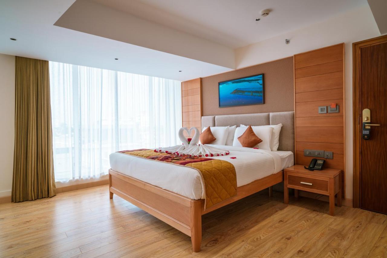 Townbridge Hotels & Suites Kochi Esterno foto