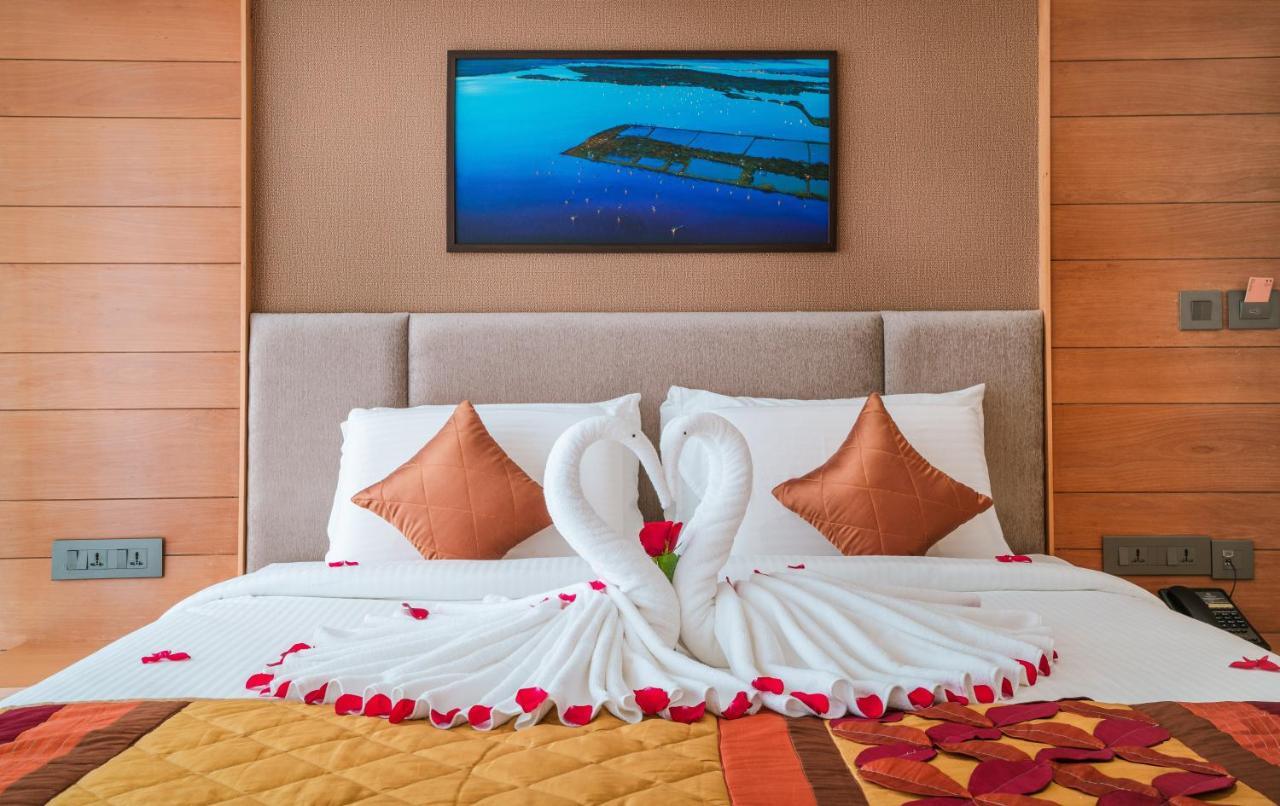 Townbridge Hotels & Suites Kochi Esterno foto