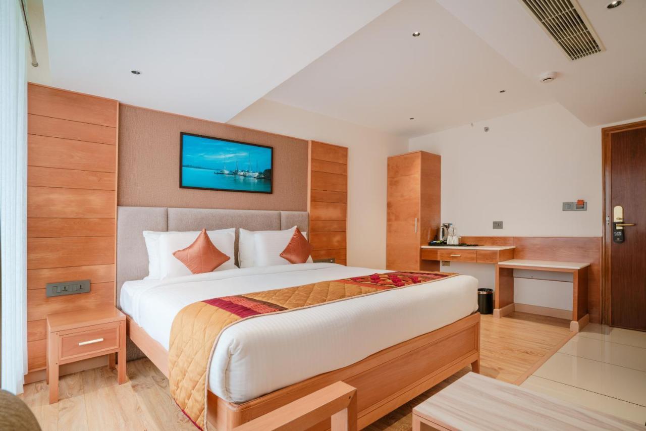 Townbridge Hotels & Suites Kochi Esterno foto