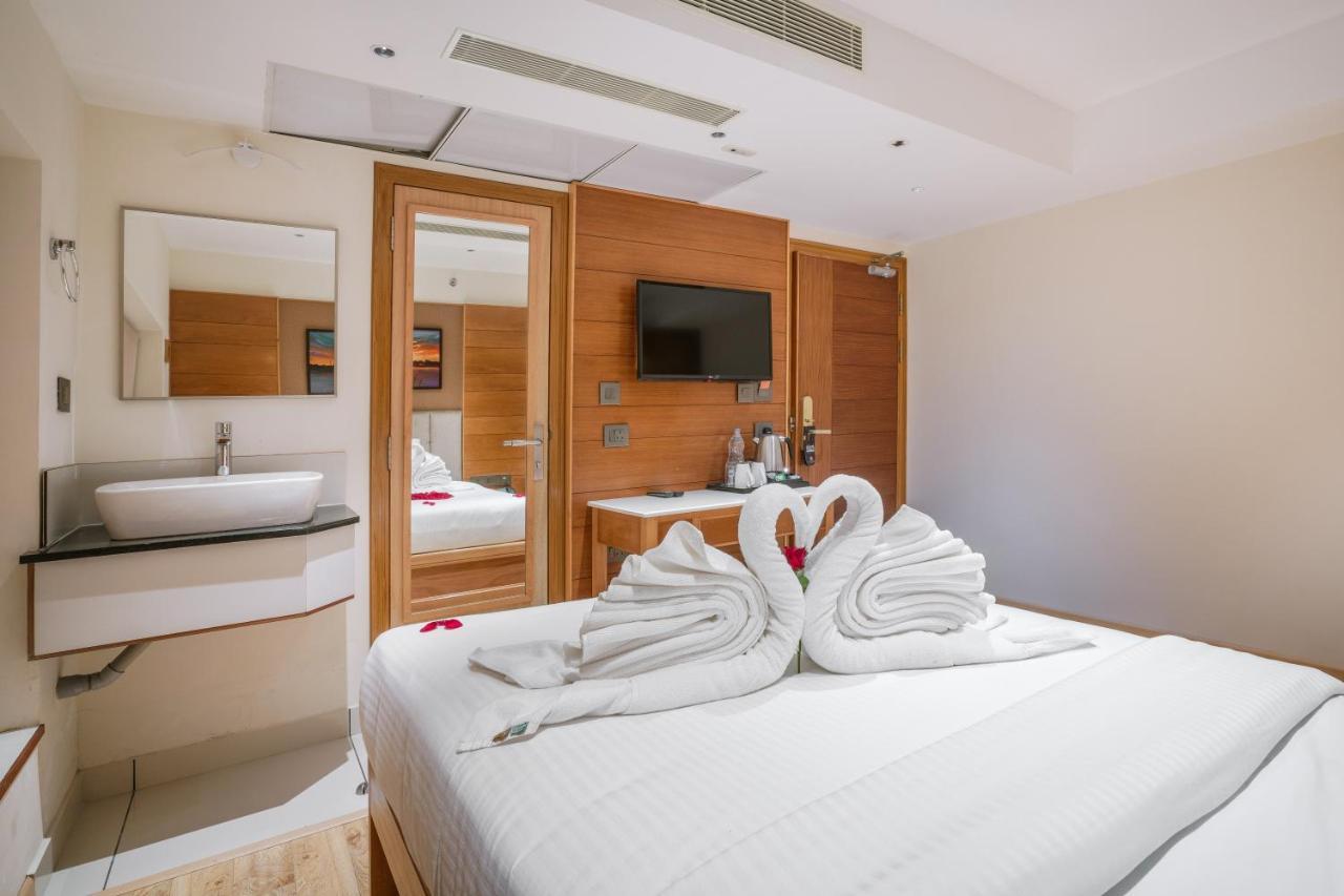 Townbridge Hotels & Suites Kochi Esterno foto