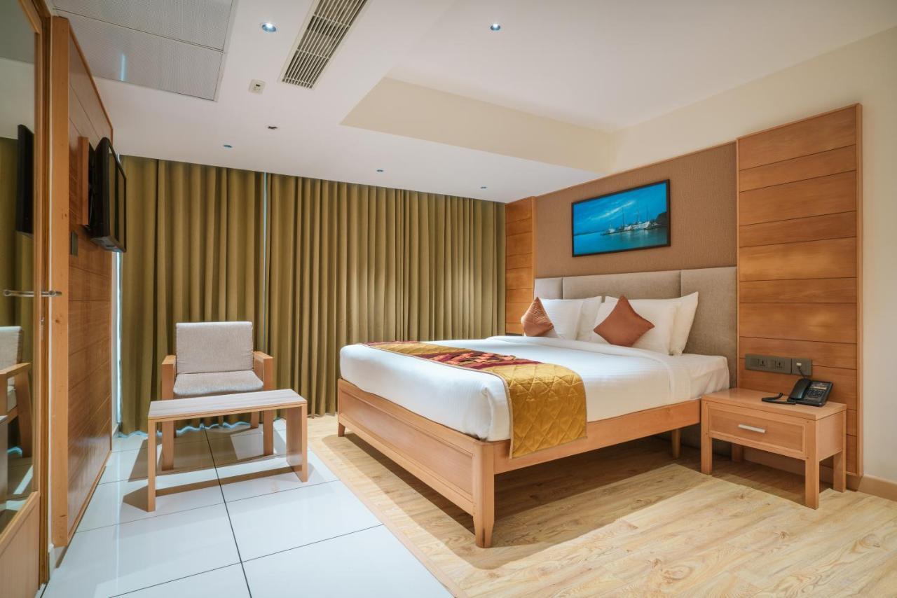 Townbridge Hotels & Suites Kochi Esterno foto